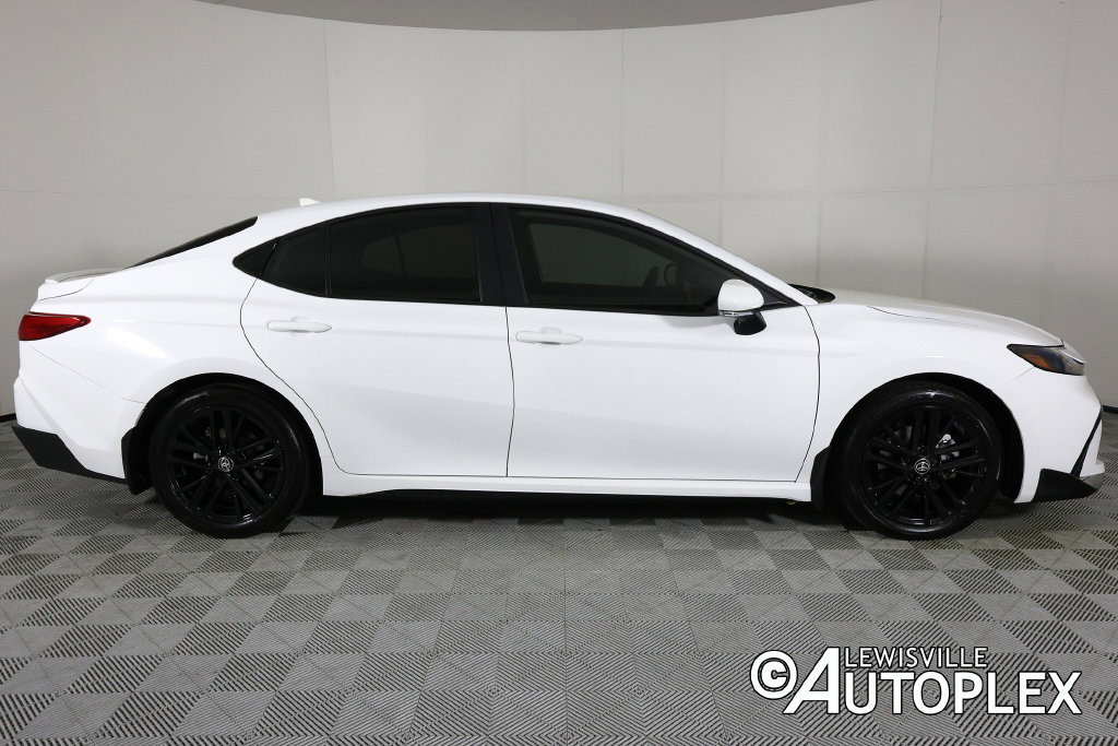 Used 2025 Toyota Camry SE w/ Convenience Package FWD image 4