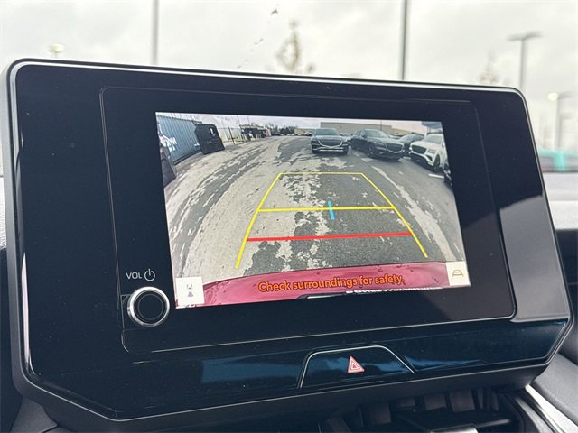 Used 2023 Toyota Venza LE image 17