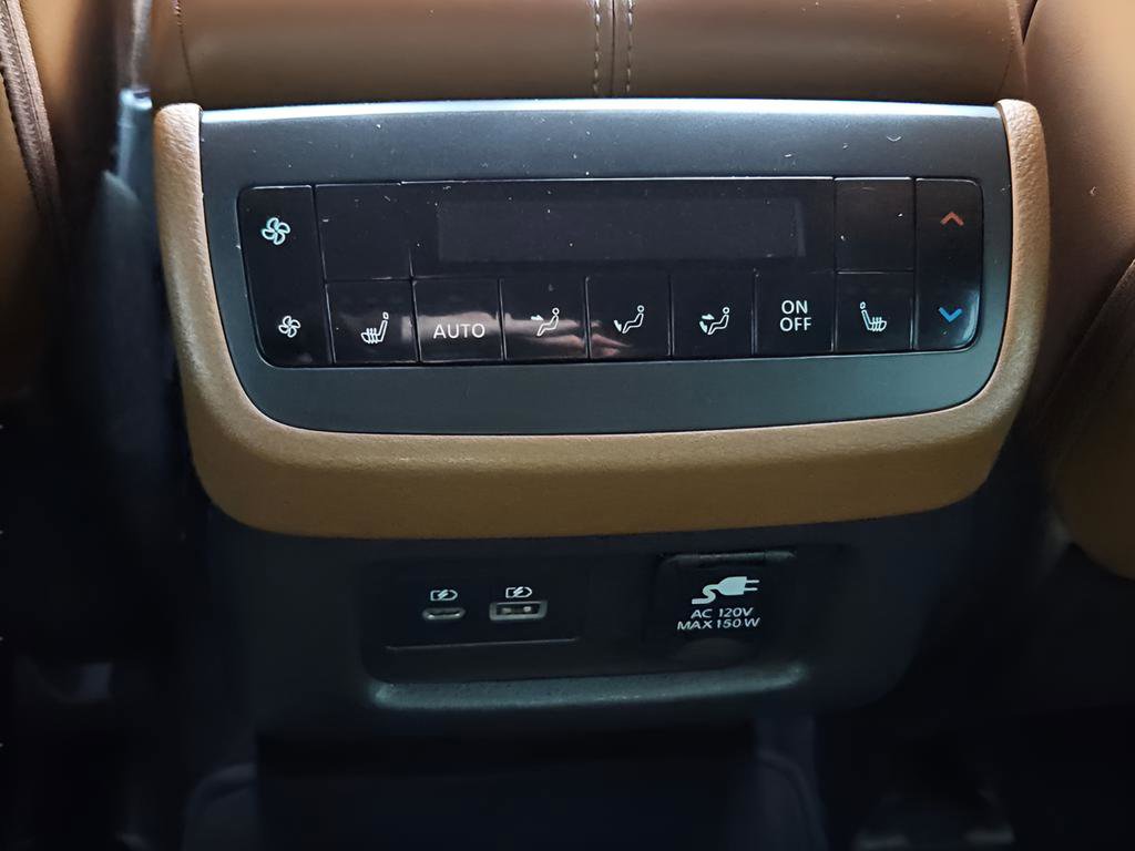 Used 2024 Nissan Pathfinder Platinum image 31
