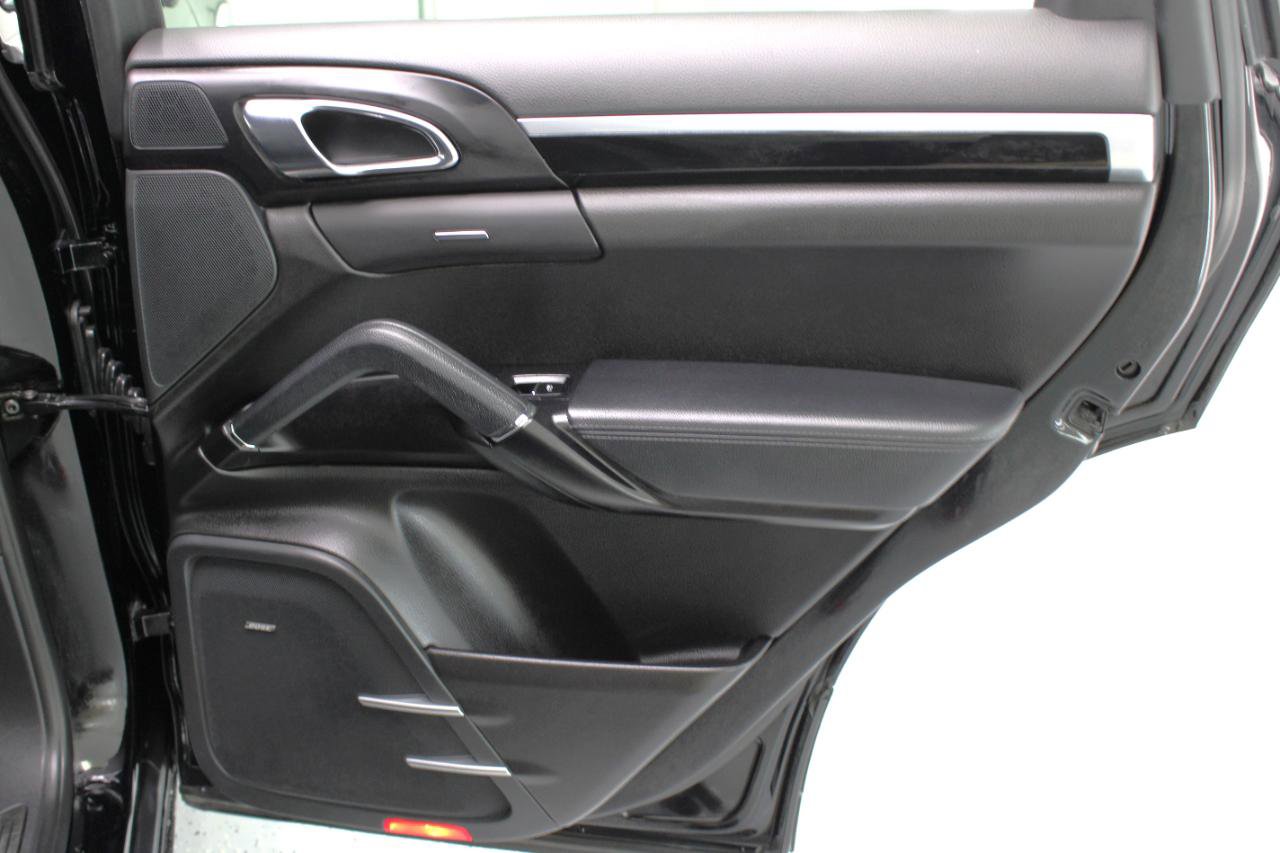 Used 2016 Porsche Cayenne image 36