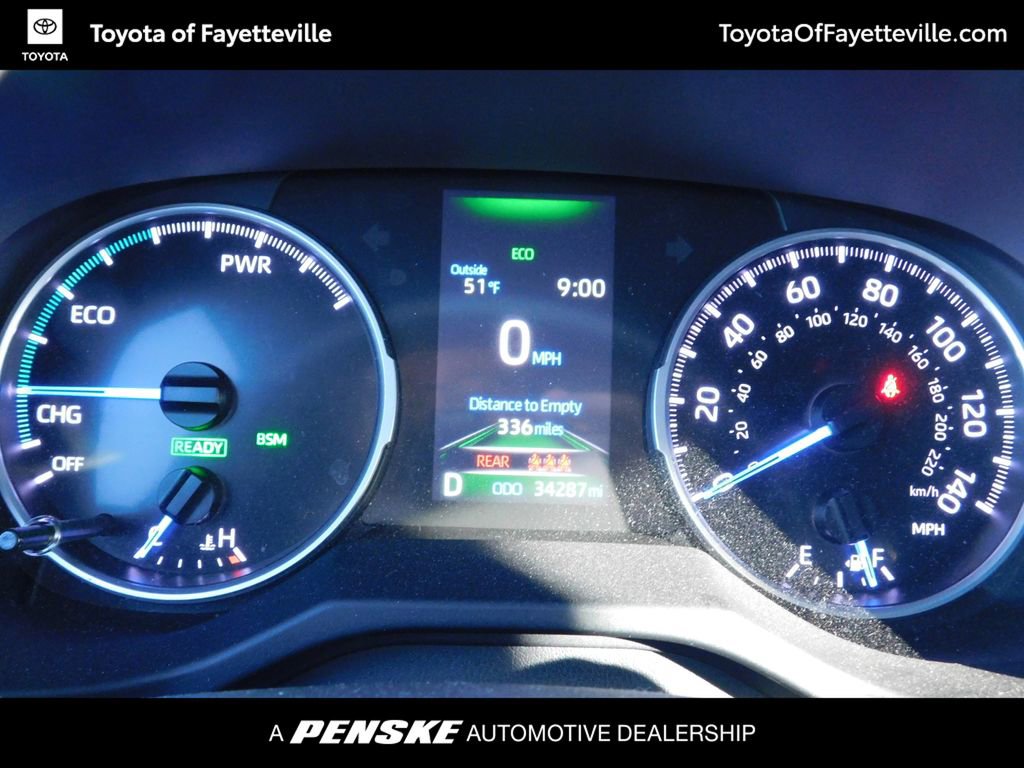 Used 2022 Toyota RAV4 SE image 11