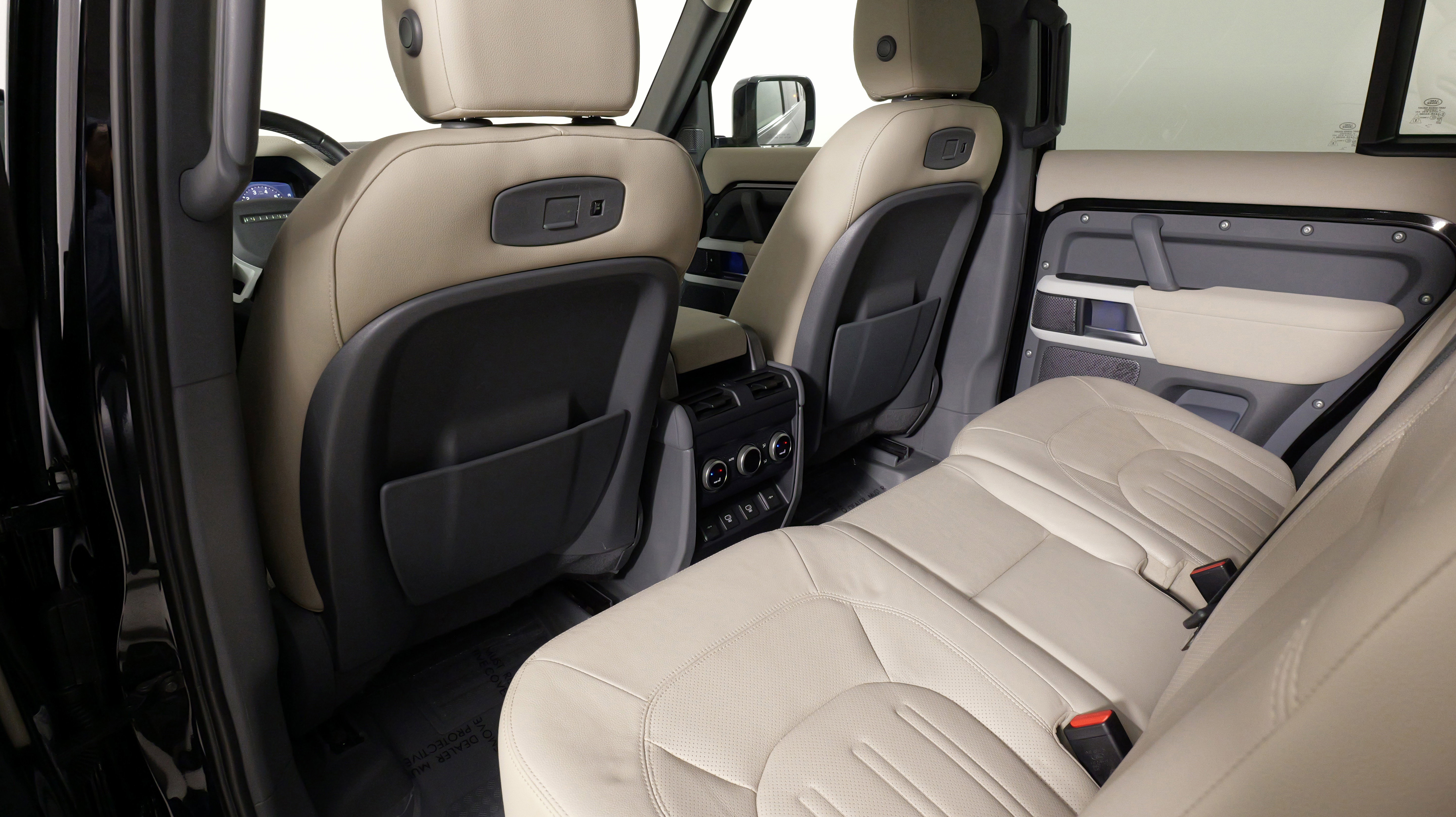 Used 2022 Land Rover Defender 110 SE image 35