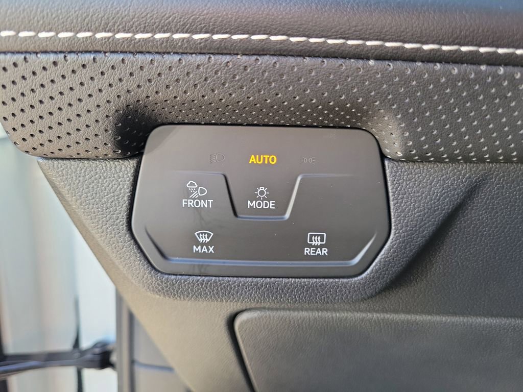 Used 2024 Volkswagen Atlas SE w/ Panoramic Sunroof Package FWD image 24