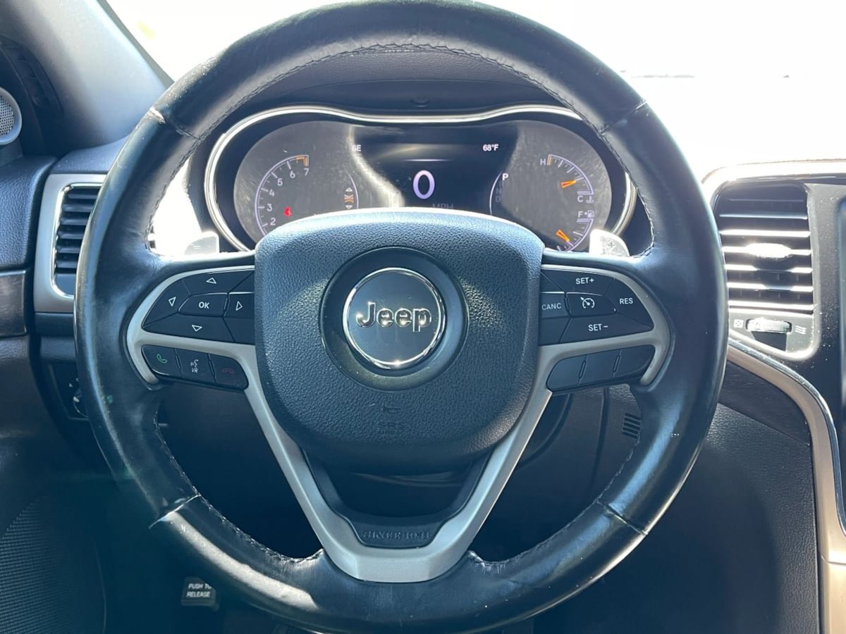 Used 2017 Jeep Grand Cherokee Laredo RWD image 25