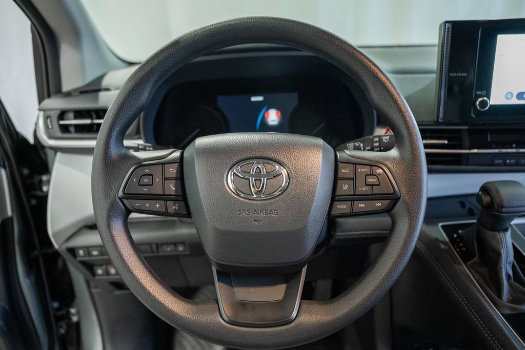 Used 2026 Toyota Sienna LE FWD image 24