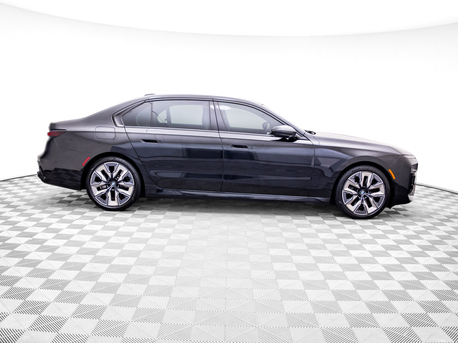 Certified 2023 BMW 760i xDrive w/ Parking Assistance Package AWD/4WD image 6