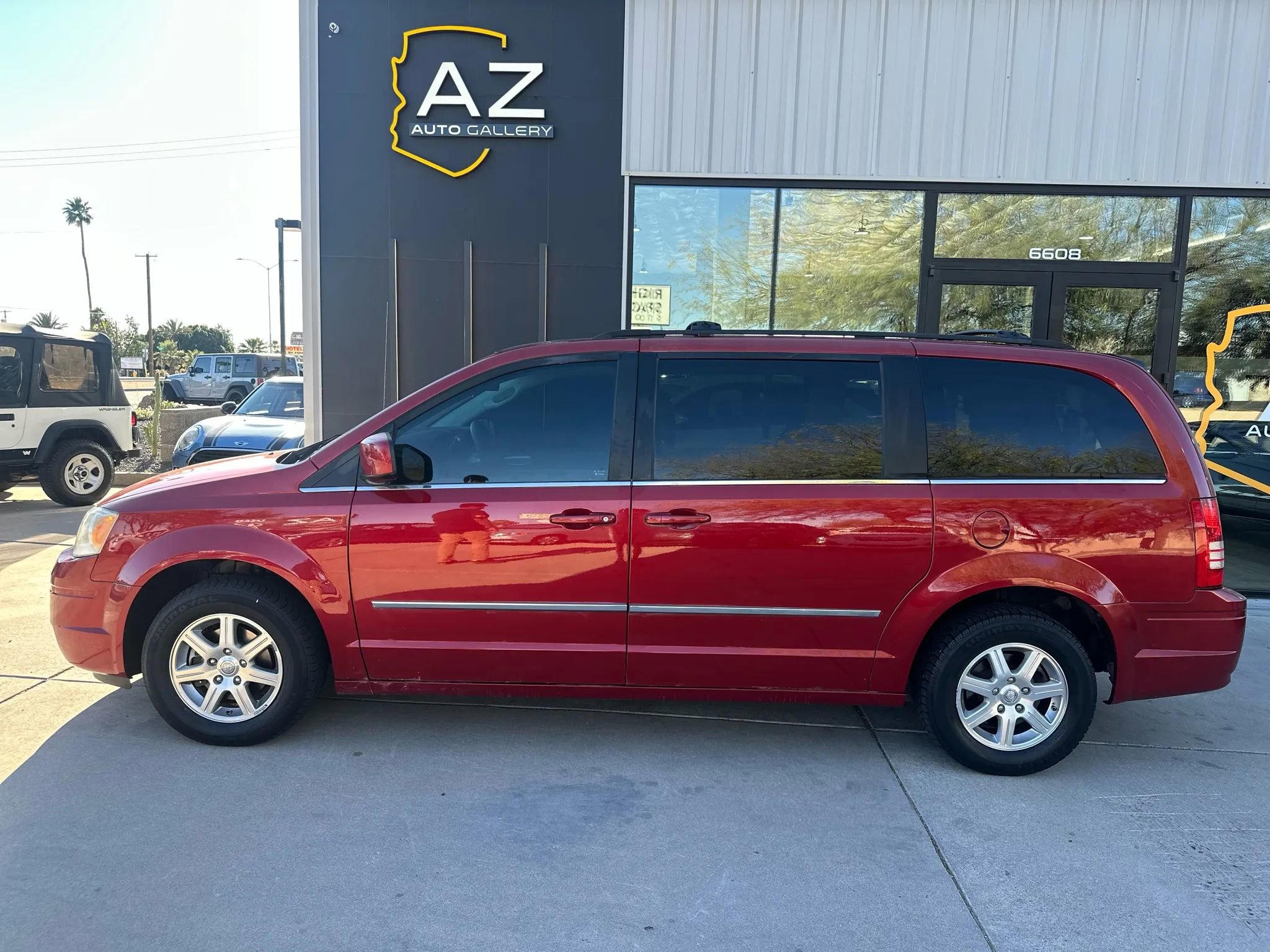 Used 2009 Chrysler Town & Country Touring image 5