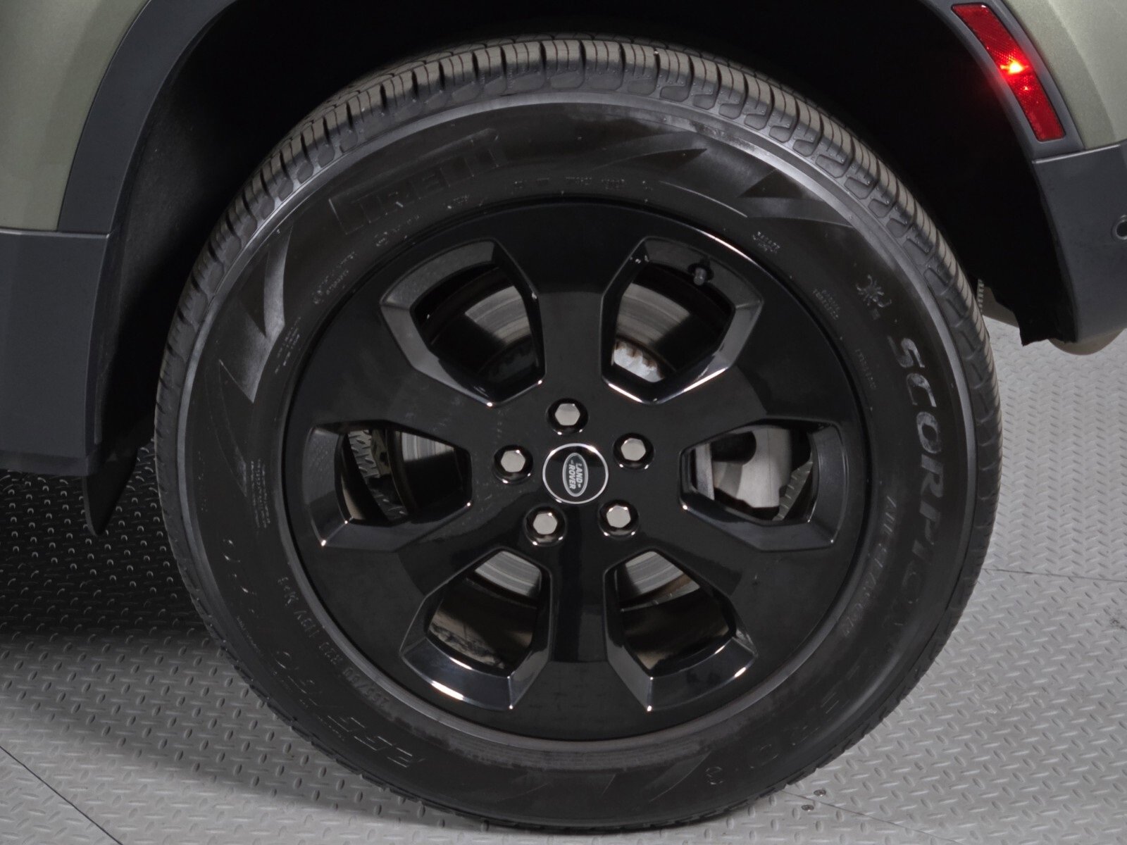 Used 2023 Land Rover Defender 110 SE image 10