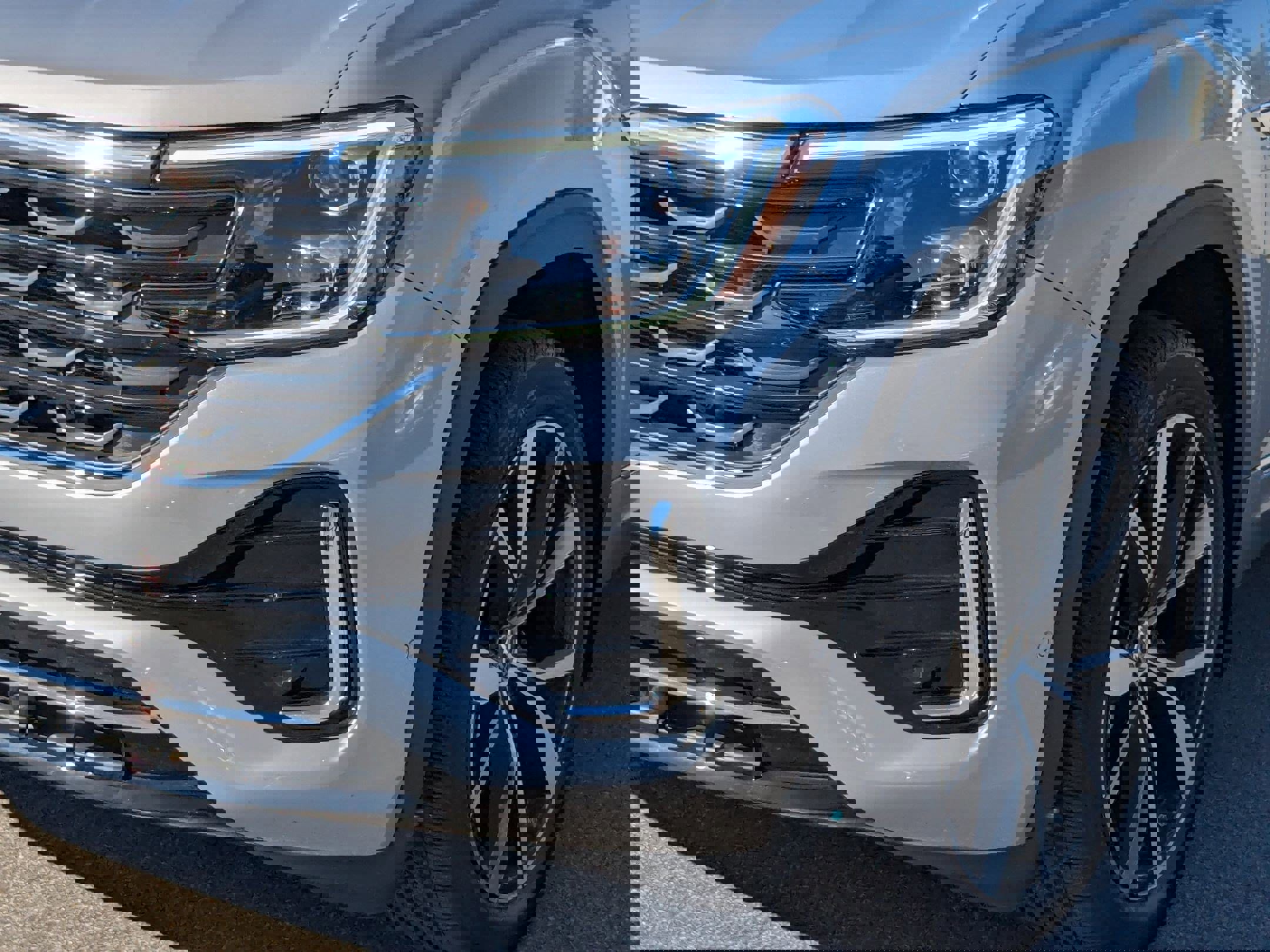 Used 2025 Volkswagen Atlas SEL Premium R-Line image 9