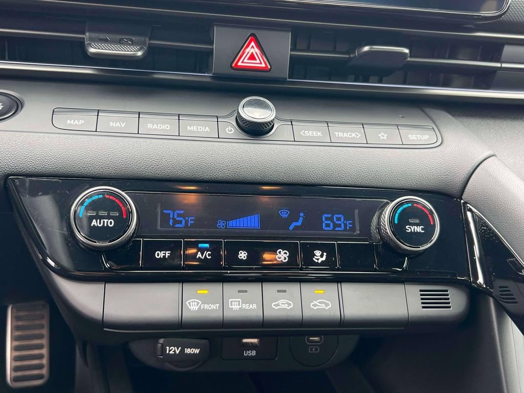 Used 2025 Hyundai Elantra SEL FWD image 26