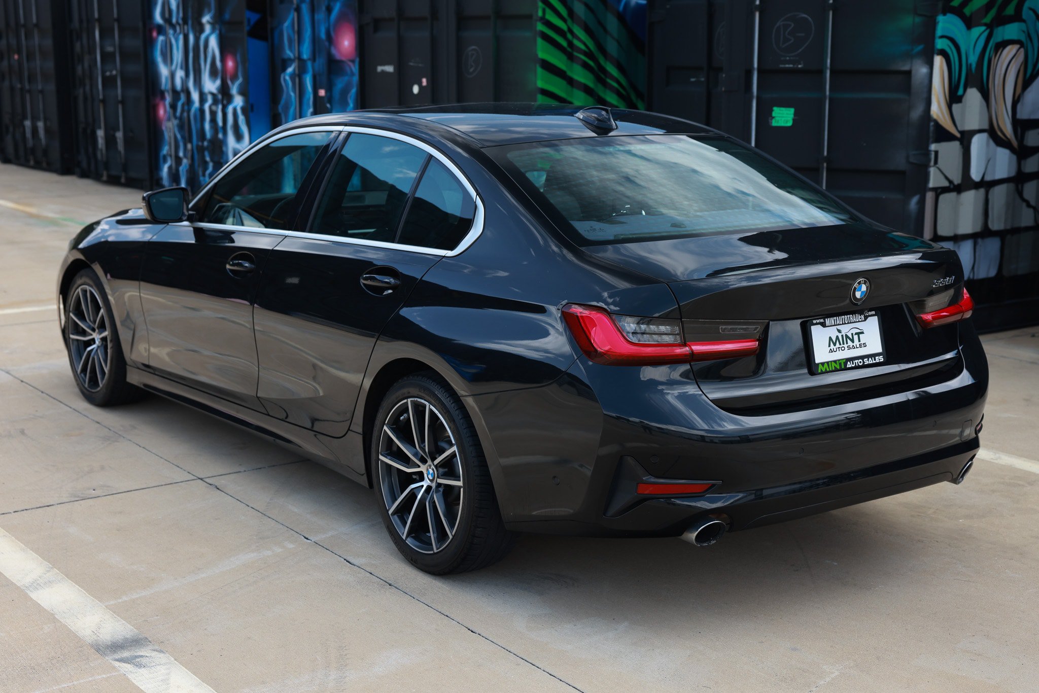 Used 2020 BMW 330i Sedan w/ Convenience Package RWD image 4