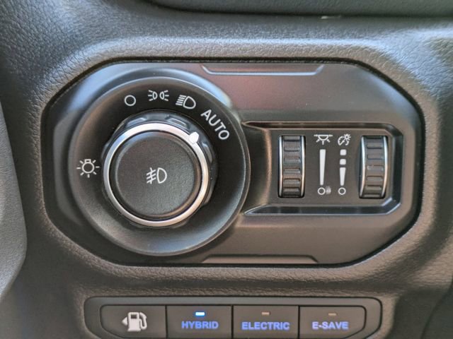 Used 2022 Jeep Wrangler Unlimited Sahara w/ Safety Group image 24