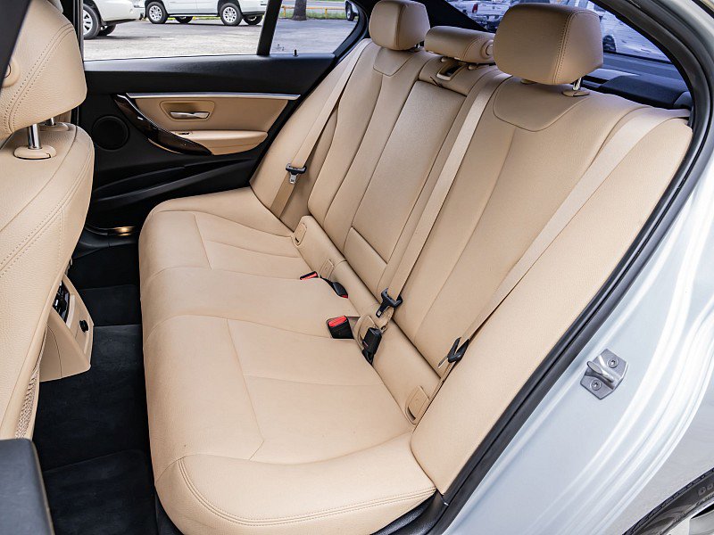 Used 2018 BMW 330e RWD image 16