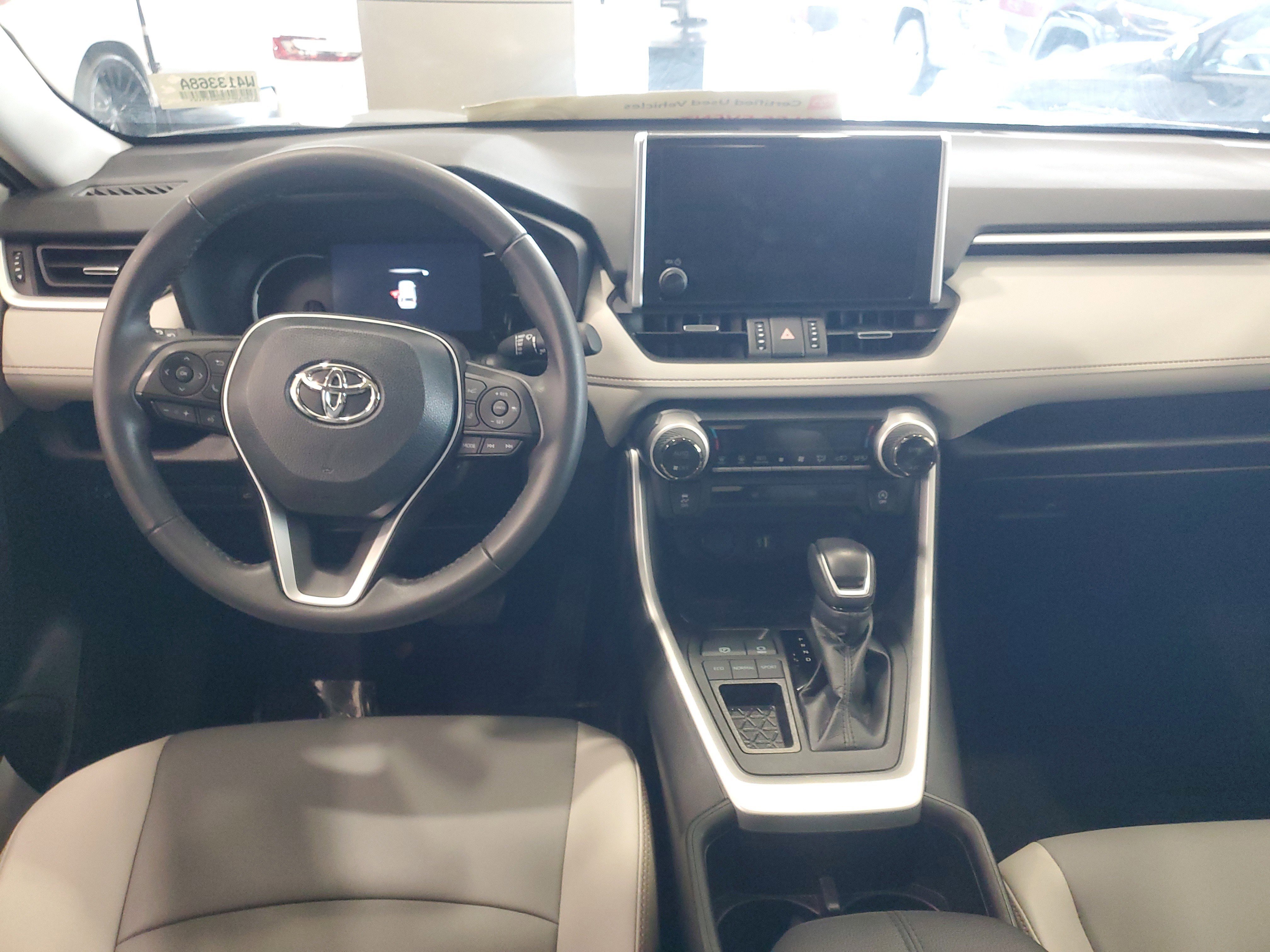 Used 2023 Toyota RAV4 XLE Premium image 8