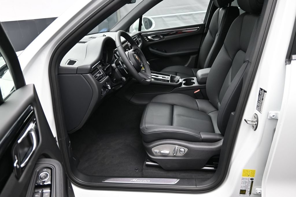New 2026 Porsche Macan AWD/4WD image 5