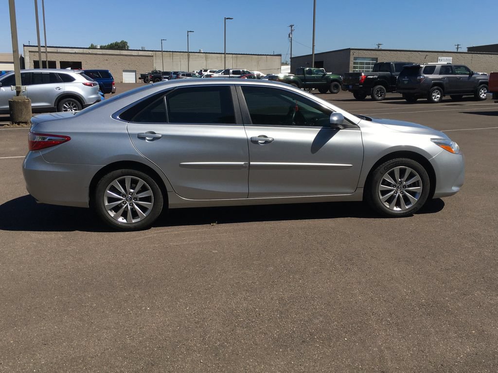 Used 2015 Toyota Camry XLE w/ Moonroof Package FWD image 7