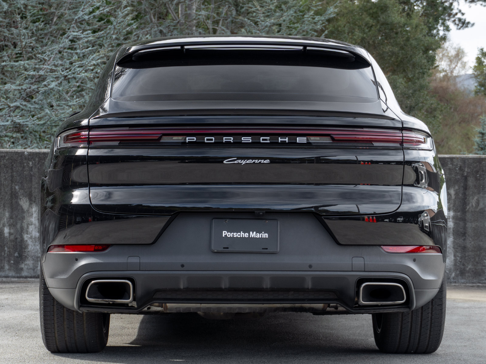 Certified 2025 Porsche Cayenne E-Hybrid Coupe w/ Premium Package Plus AWD/4WD image 10