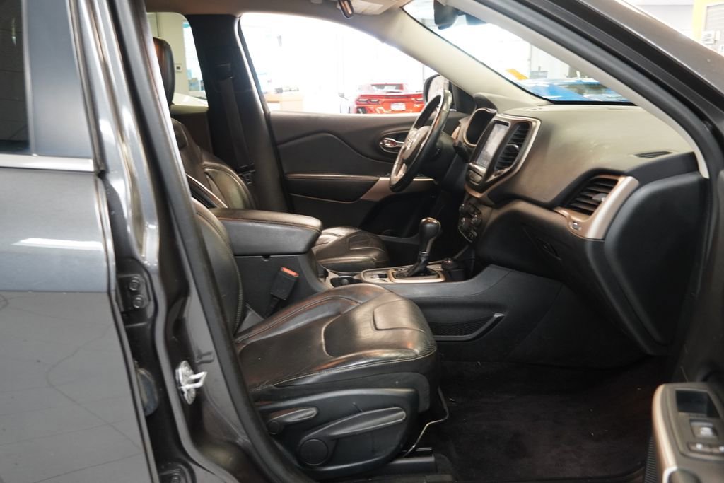 Used 2017 Jeep Cherokee Limited w/ Luxury Group image 25