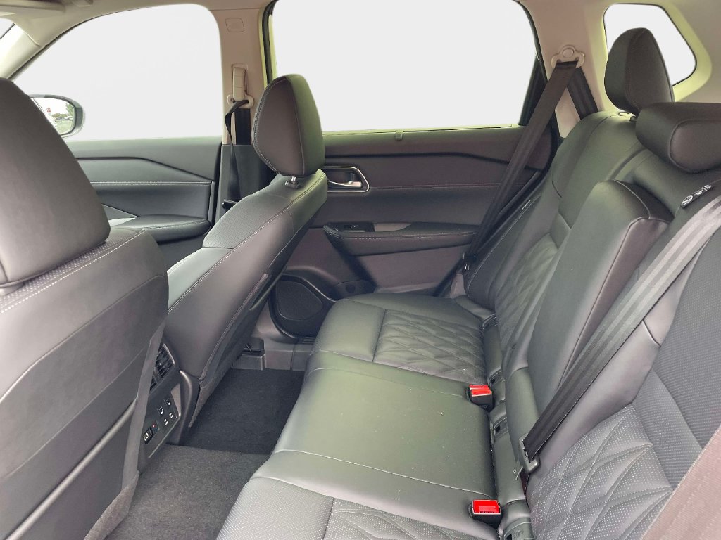 New 2026 Nissan Rogue Platinum w/ Tech Package AWD/4WD image 16