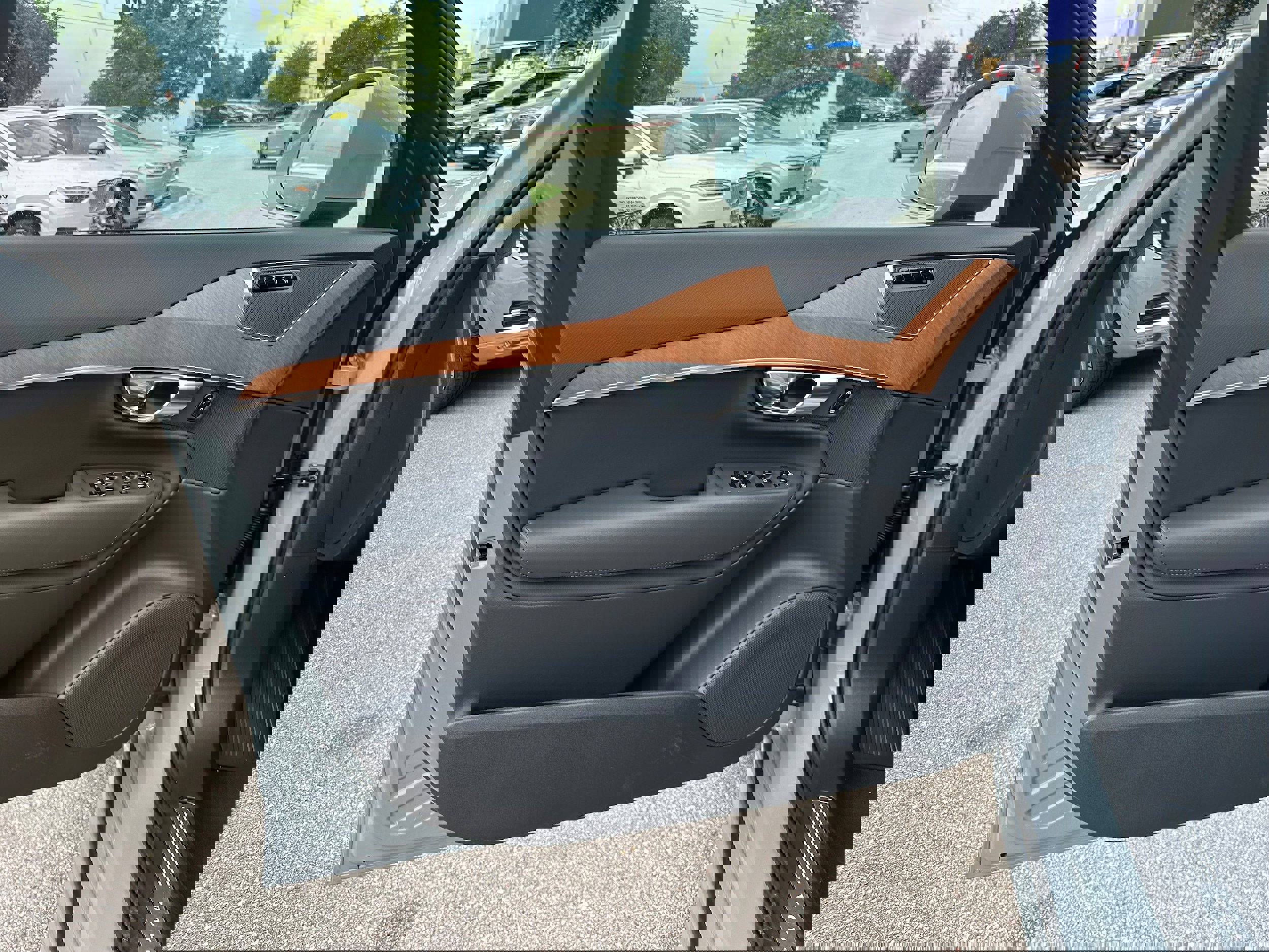 New 2025 Volvo XC90 T8 Core w/ Protection Package Premier image 15