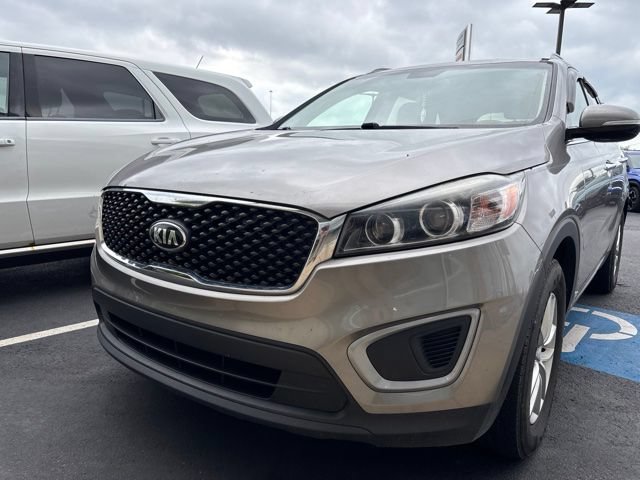 Used 2017 Kia Sorento AWD image 2