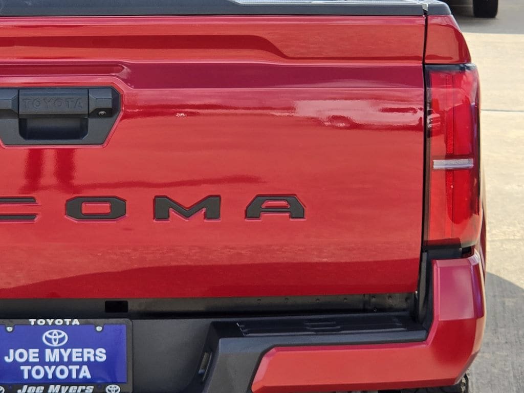 Used 2025 Toyota Tacoma TRD Sport AWD/4WD image 9
