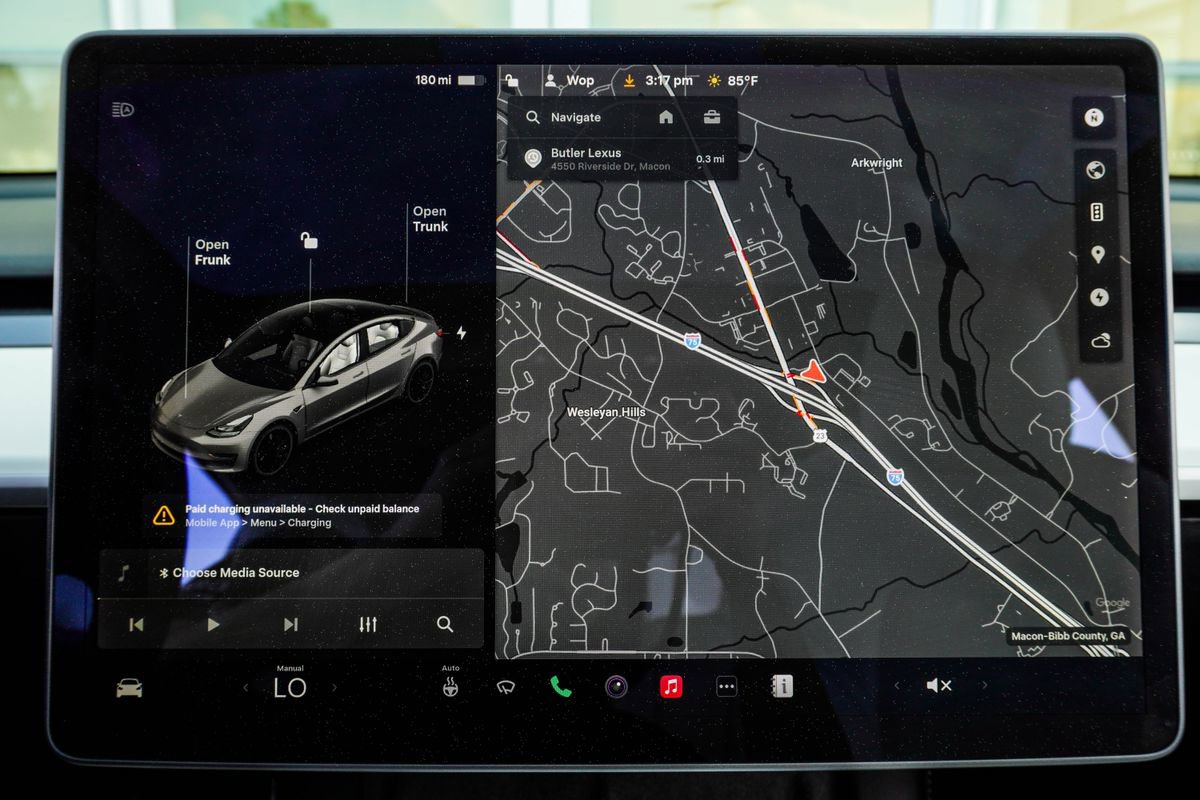 Used 2021 Tesla Model 3 Performance image 22