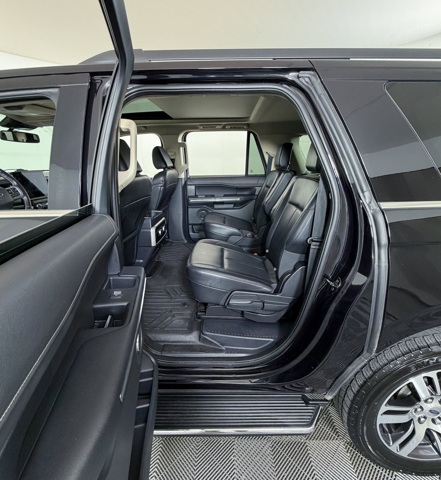 Used 2022 Ford Expedition Max XLT image 8