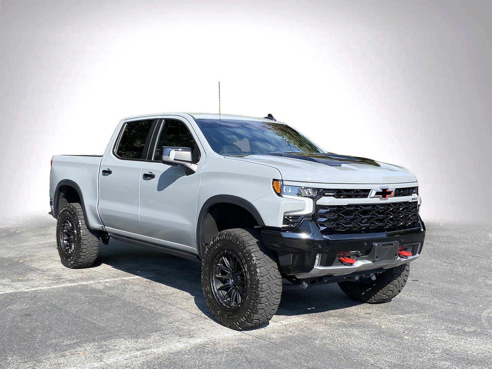 Used 2025 Chevrolet Silverado 1500 ZR2 w/ Technology Package AWD/4WD image 2