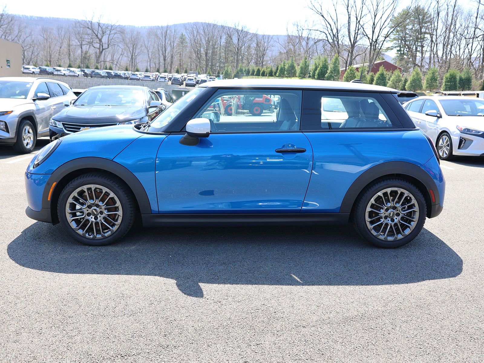 Used 2025 MINI Cooper 2-Door Hardtop image 4