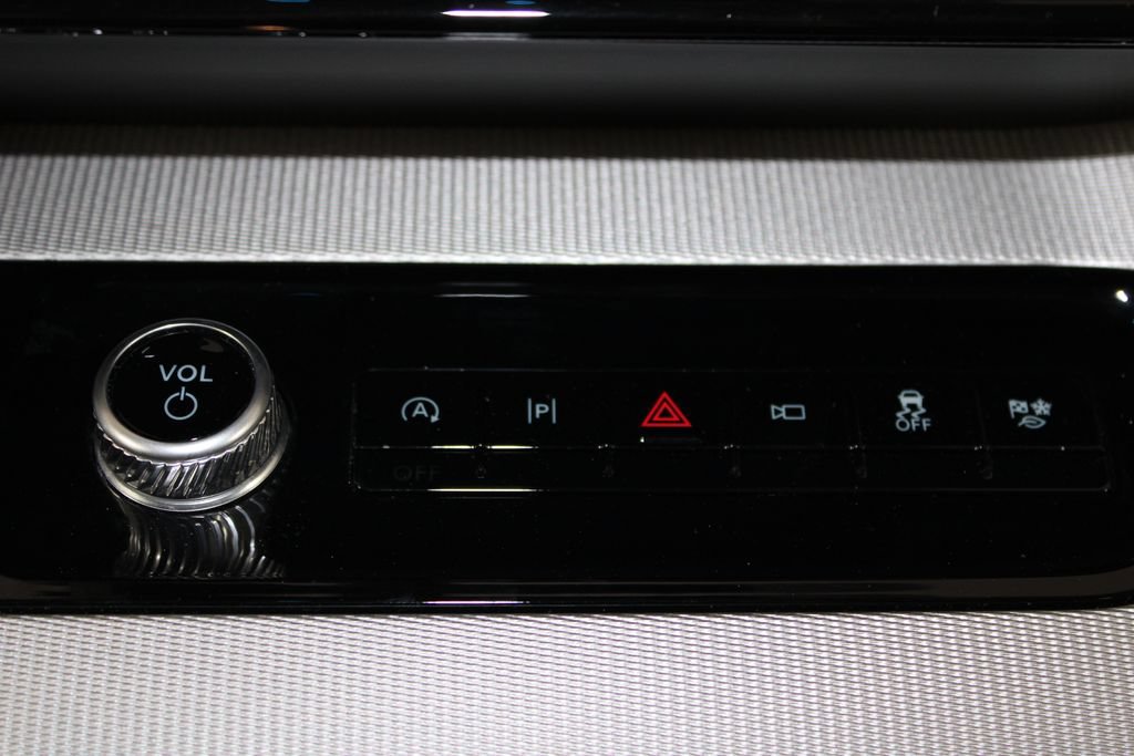 Used 2025 Ford Expedition Active RWD image 47