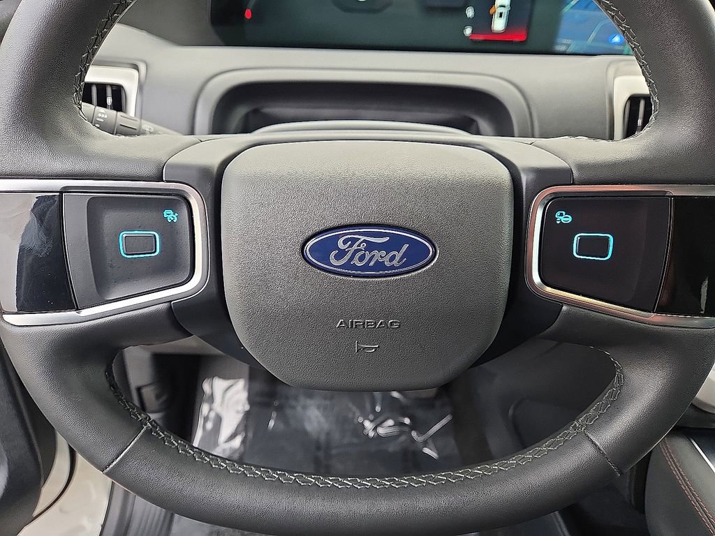 Used 2025 Ford Expedition Active image 31