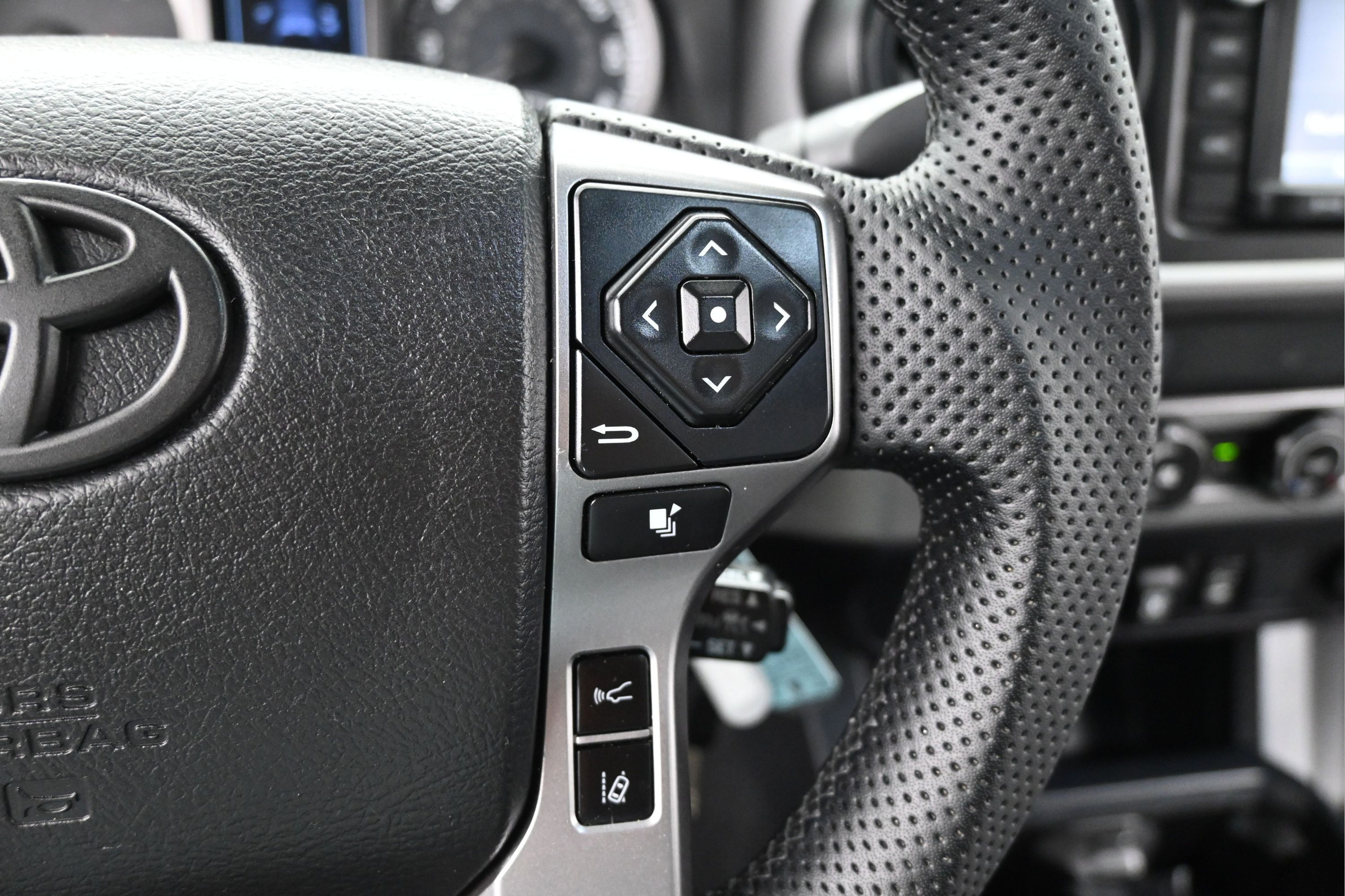Used 2019 Toyota Tacoma SR5 AWD/4WD image 15