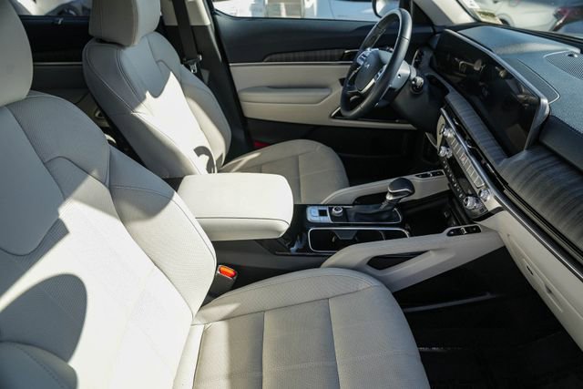 Certified 2024 Kia Telluride EX w/ EX Captain's Chair Package image 17