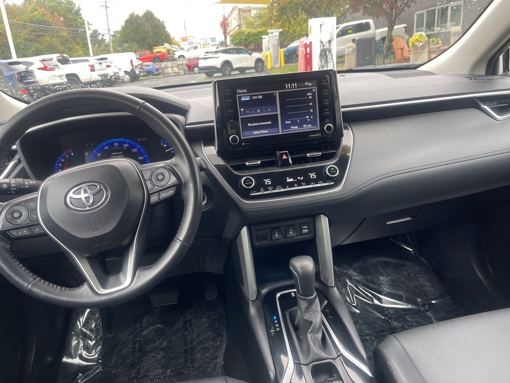 Used 2022 Toyota Corolla Cross XLE w/ Convenience Package image 11