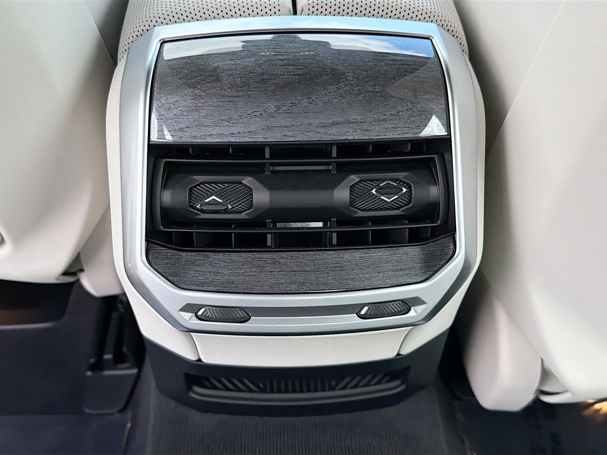 Used 2025 BMW 750e xDrive w/ Executive Package image 20