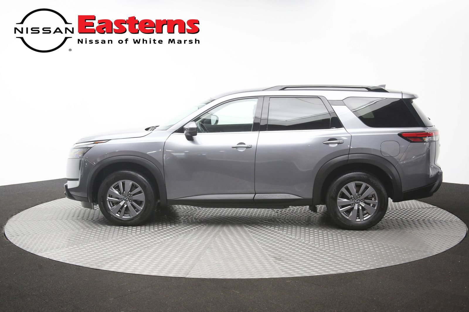 Used 2025 Nissan Pathfinder SV FWD image 61