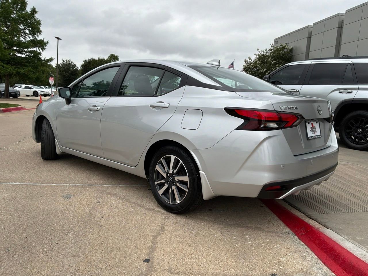 Used 2025 Nissan Versa SV FWD image 8