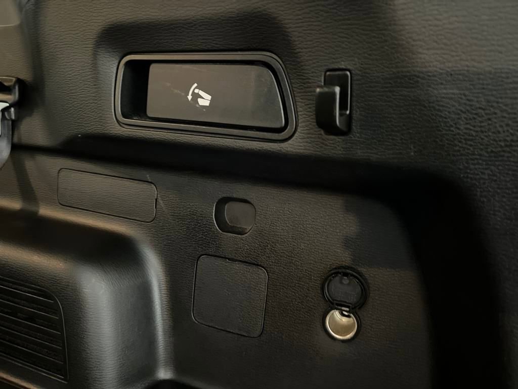 Used 2023 Mitsubishi Outlander SE image 39