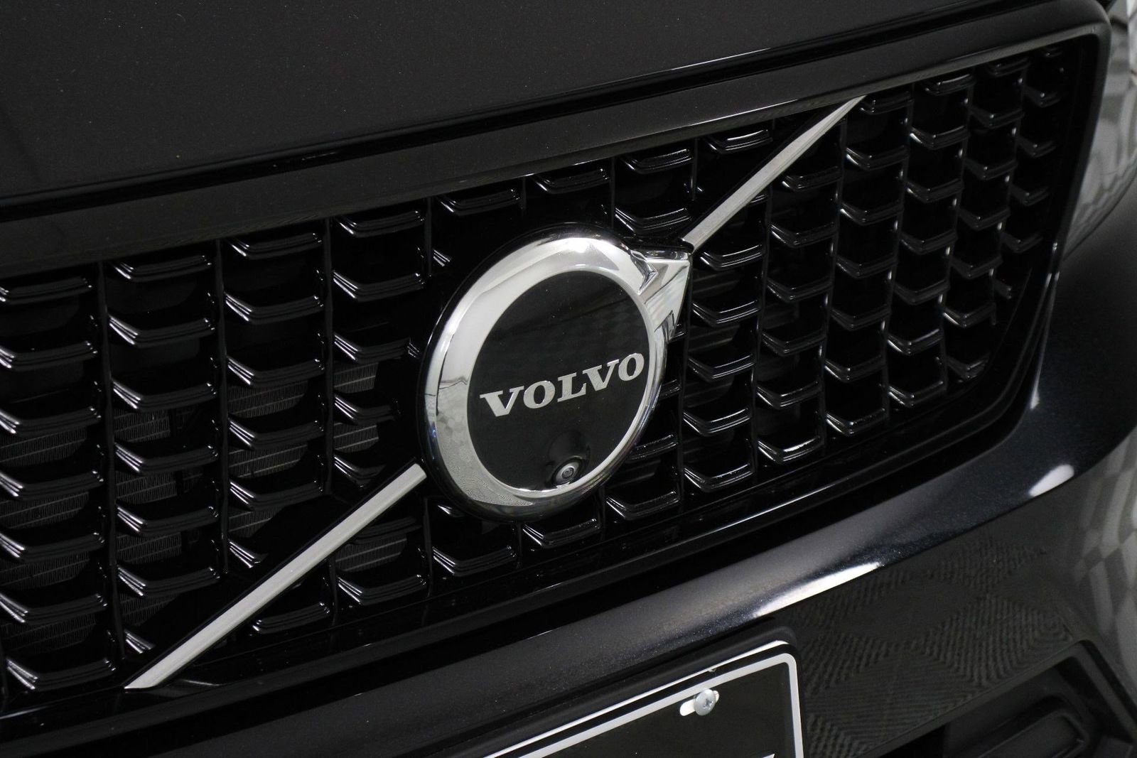 Certified 2025 Volvo XC40 B5 Plus AWD/4WD image 27