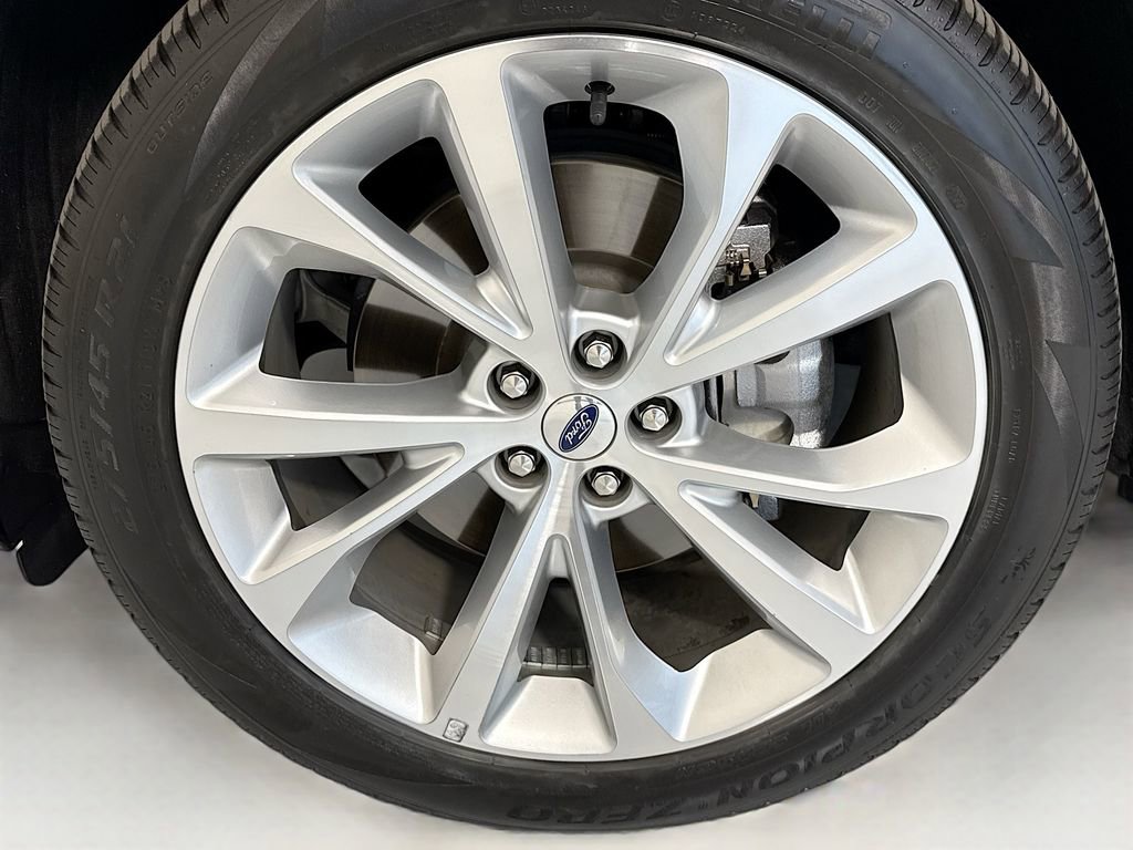 Used 2023 Ford Explorer Platinum image 32