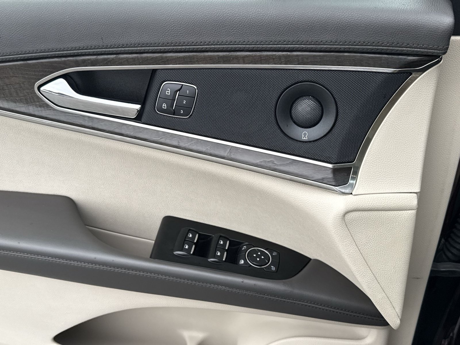 Used 2019 Lincoln Nautilus Reserve AWD/4WD image 15