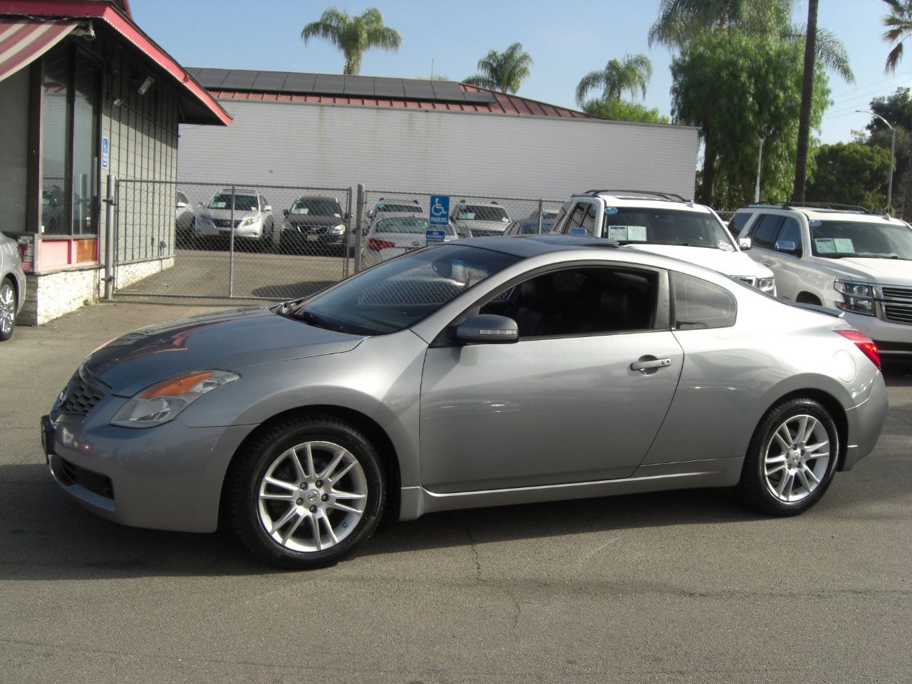 Used 2008 Nissan Altima 3.5 SE w/ Premium Pkg image 3