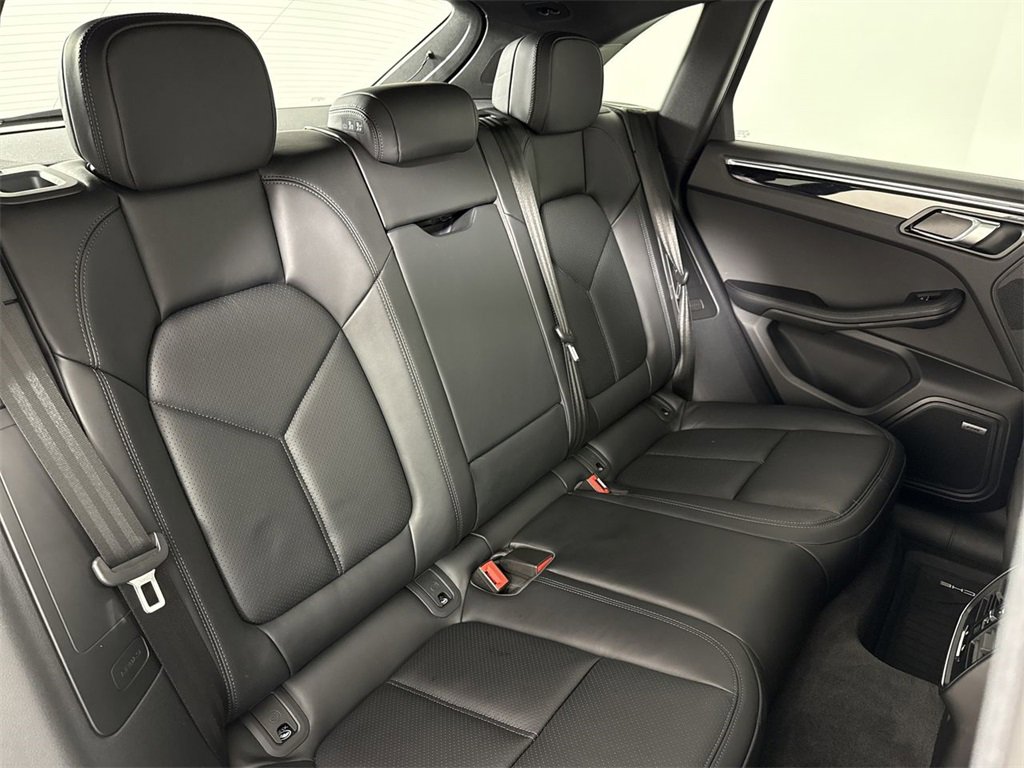 Used 2025 Porsche Macan image 23