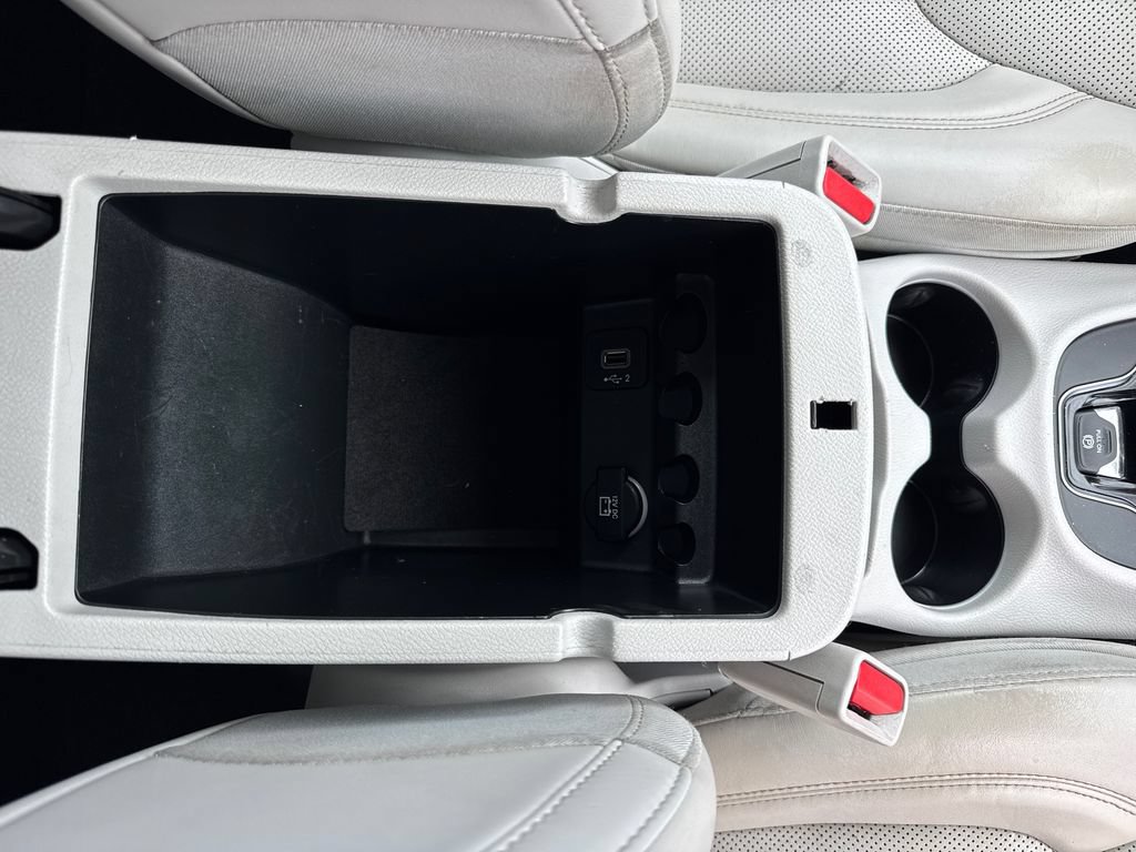 Used 2019 Jeep Cherokee Limited FWD image 16