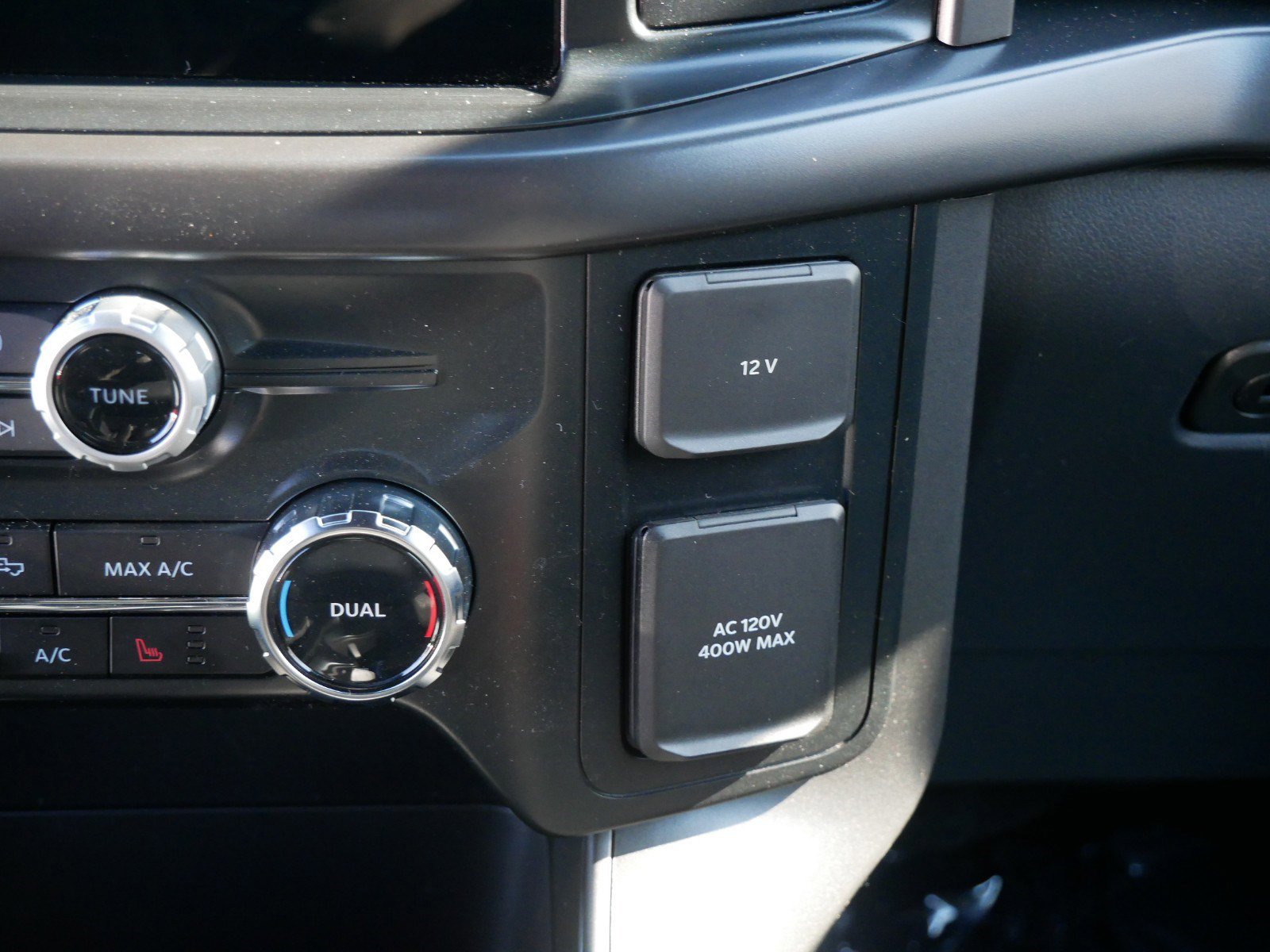 New 2024 Ford F150 XLT w/ Equipment Group 302A MID image 32