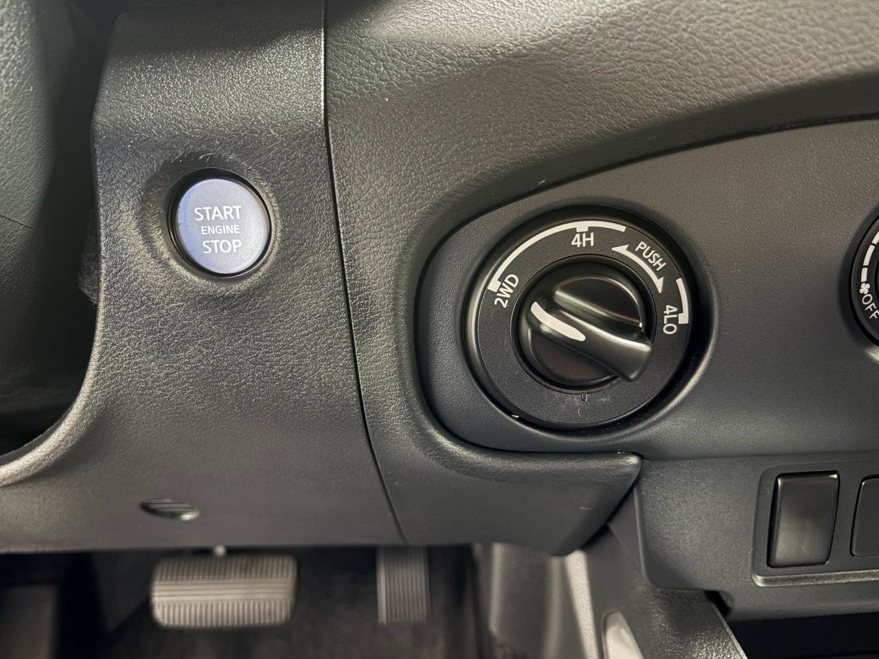 Used 2022 Nissan Frontier SV w/ Technology Package AWD/4WD image 33