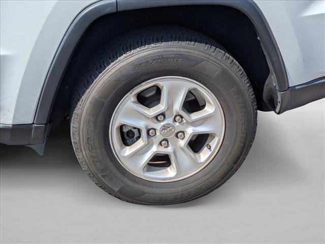 Used 2017 Jeep Grand Cherokee Laredo w/ Quick Order Package 2BE image 21