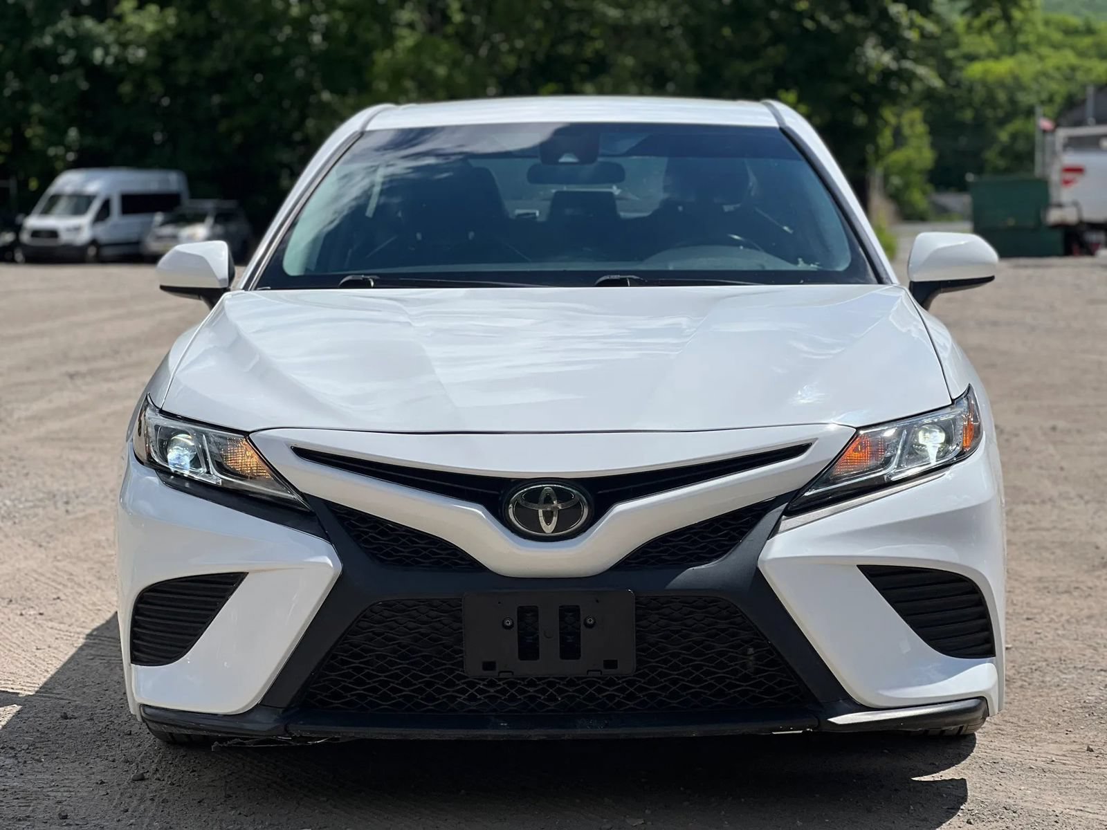 Used 2020 Toyota Camry SE FWD image 1