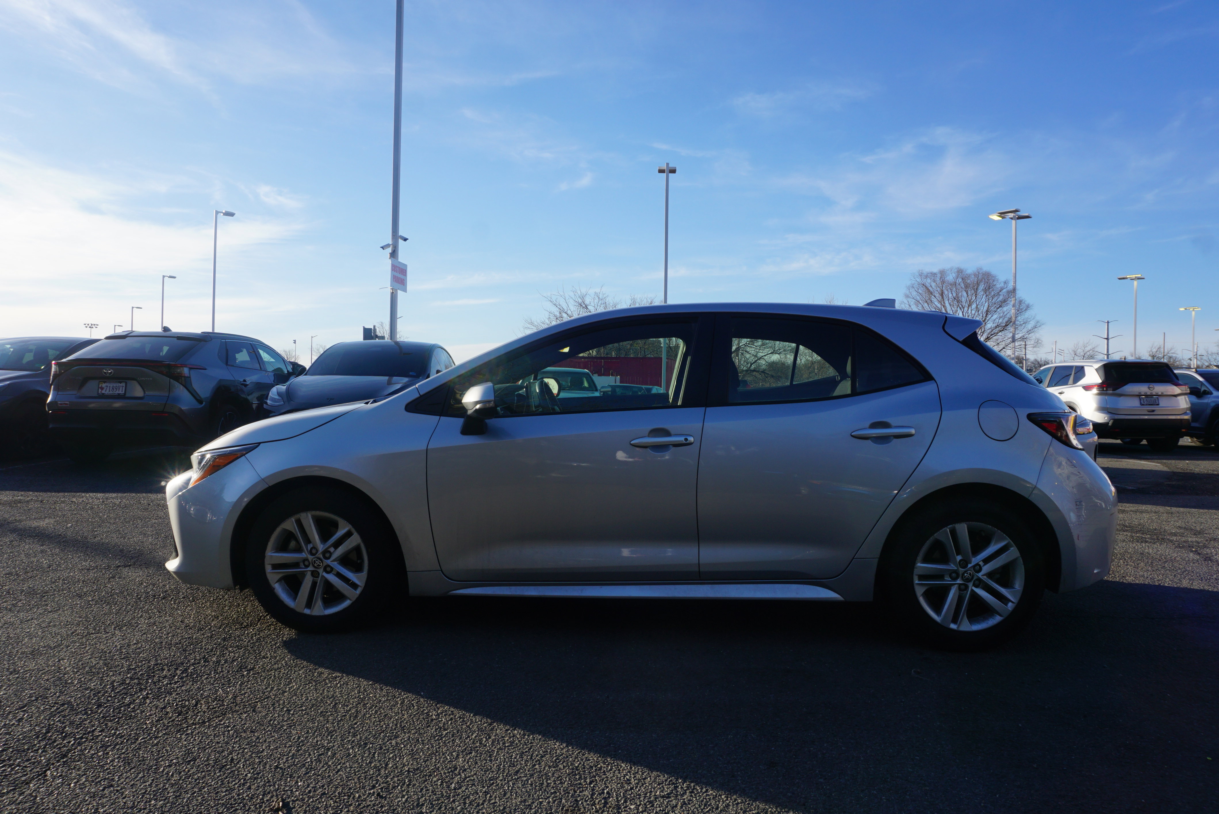 Used 2019 Toyota Corolla SE w/ Carpet Mat Package image 3